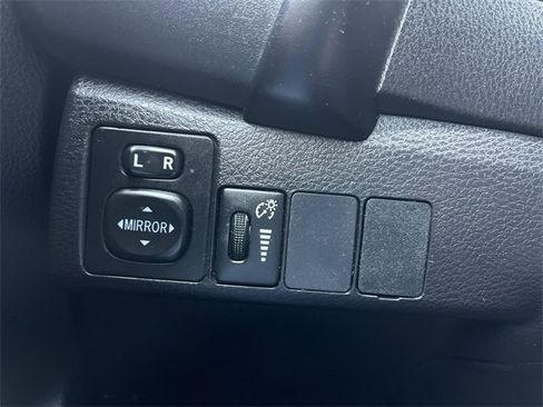 Used 2017 Toyota Corolla LE image 18