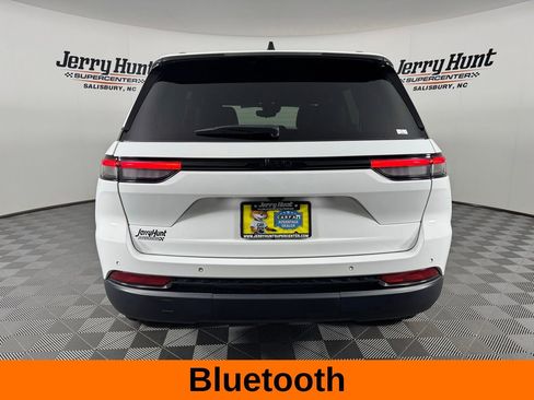 Used 2023 Jeep Grand Cherokee Altitude RWD image 8