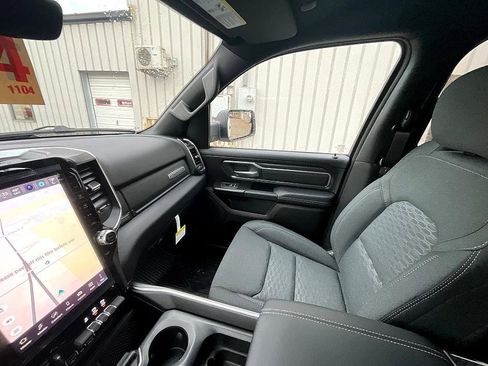 New 2026 RAM 1500 4x4 Crew Cab image 32