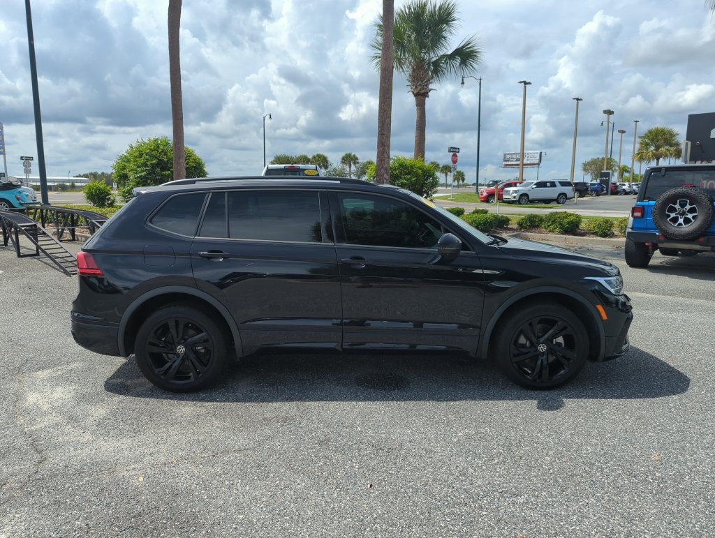 Used 2024 Volkswagen Tiguan SE R-Line FWD image 3