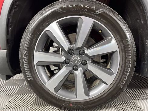 Used 2025 Honda Pilot Touring image 10