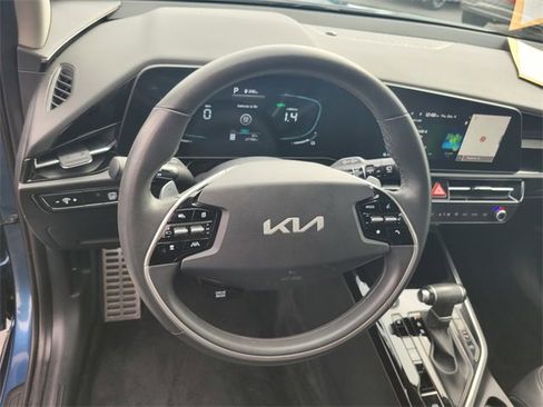 Used 2023 Kia Niro EX Touring image 30