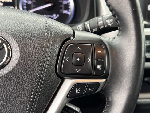 Used 2019 Toyota Highlander Limited image 31