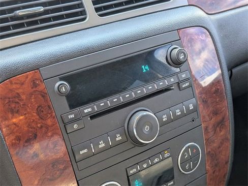 Used 2013 Chevrolet Avalanche LT image 16