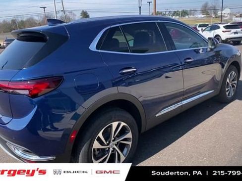 Used 2022 Buick Envision Essence w/ Technology Package I FWD image 9