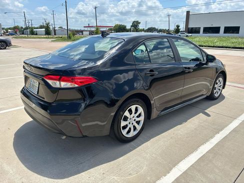 Used 2025 Toyota Corolla LE FWD image 5