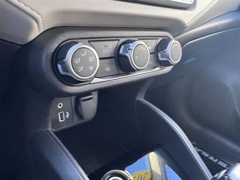 Used 2021 Nissan Versa SV image 23