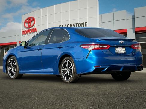 Certified 2018 Toyota Camry SE image 5