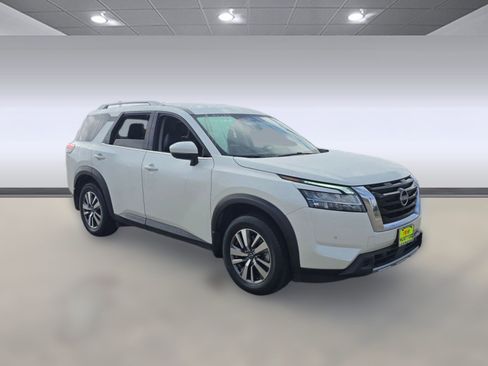 Used 2024 Nissan Pathfinder SL image 6