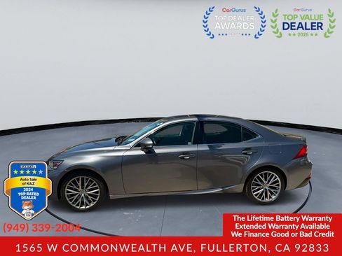 Used 2017 Lexus IS 200t RWD image 4