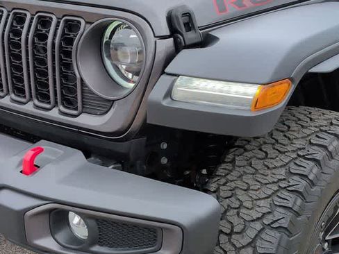 Used 2024 Jeep Wrangler Unlimited Rubicon w/ XTREMEE 35" Tire Package AWD/4WD image 11