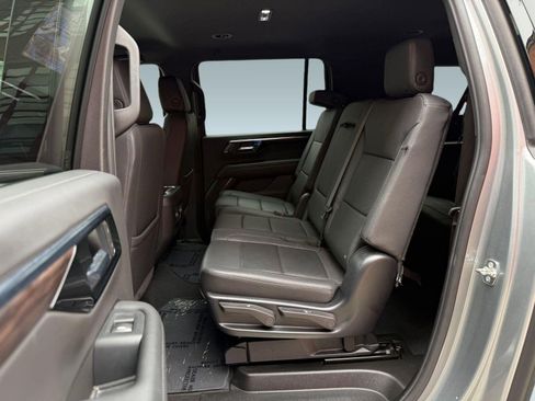 Used 2025 Chevrolet Suburban Z71 AWD/4WD image 12