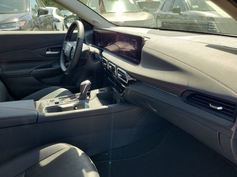 New 2026 Nissan Sentra SR w/ SR Premium Package FWD image 30