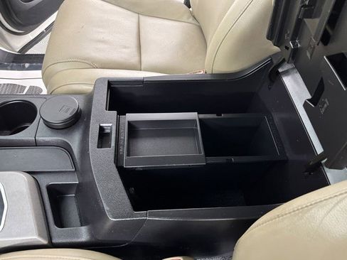Used 2017 Toyota Sequoia Platinum RWD image 27