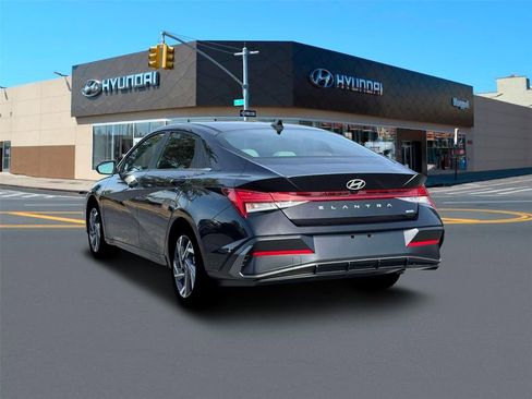New 2026 Hyundai Elantra Limited FWD image 5