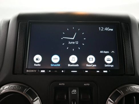 Used 2018 Jeep Wrangler Unlimited Sahara AWD/4WD image 13