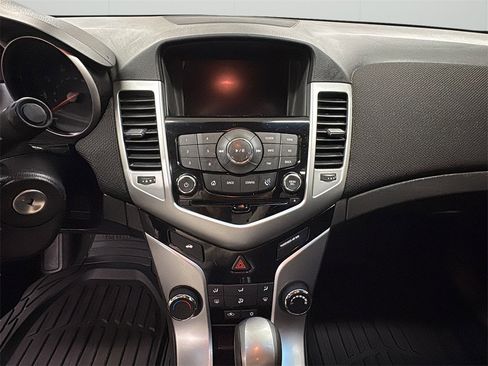 Used 2016 Chevrolet Cruze LT w/ Technology Package image 10