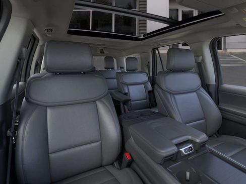 New 2026 Ford Expedition Active image 11