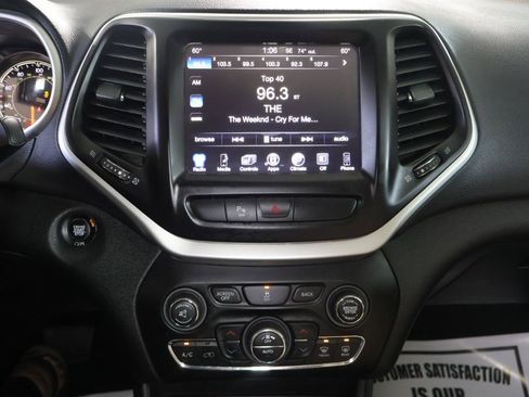 Used 2018 Jeep Cherokee Limited AWD/4WD image 31