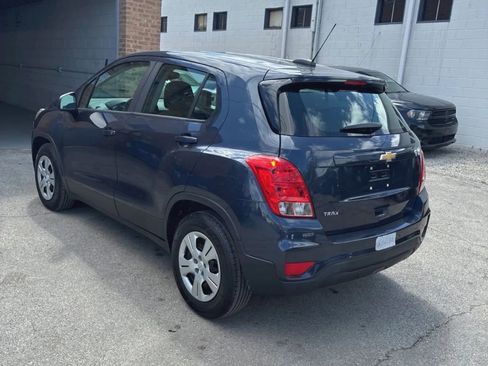 Used 2018 Chevrolet Trax LS FWD image 2