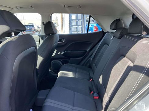 Used 2021 Hyundai Venue SEL image 10