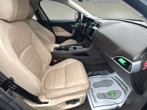 Used 2017 Jaguar F-PACE Prestige image 13