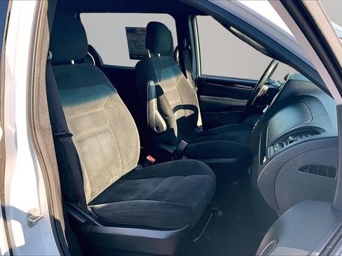 Used 2017 Dodge Grand Caravan SE FWD image 7
