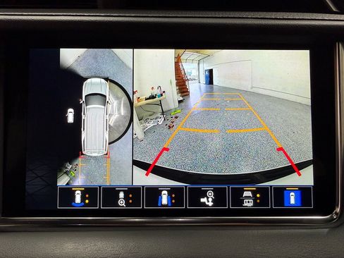 Used 2022 GMC Yukon XL Denali image 18