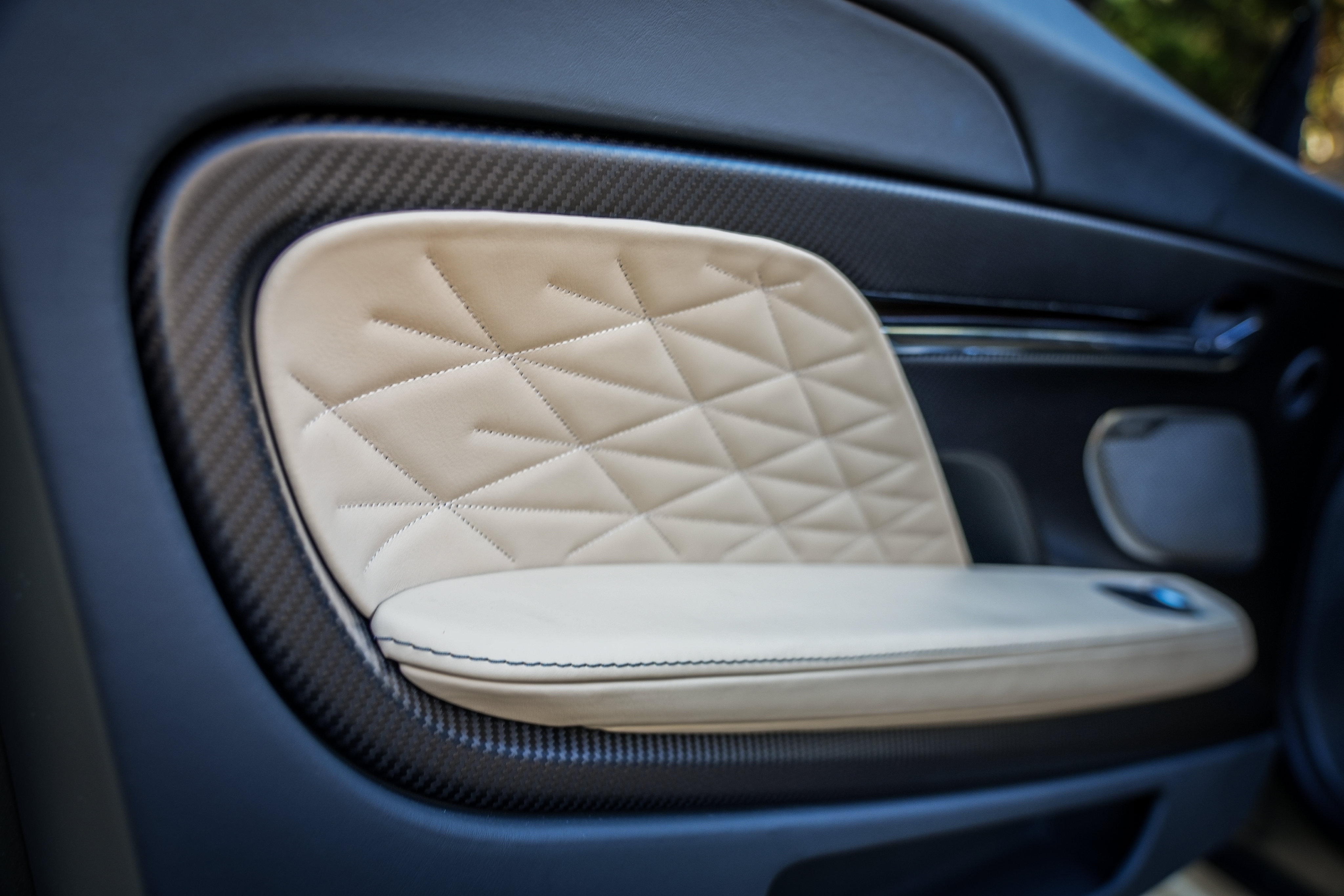 Used 2024 Aston Martin DB12 Coupe RWD image 25