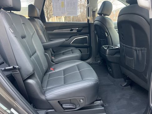 Certified 2024 Kia Telluride EX w/ EX Captain's Chair Package image 26