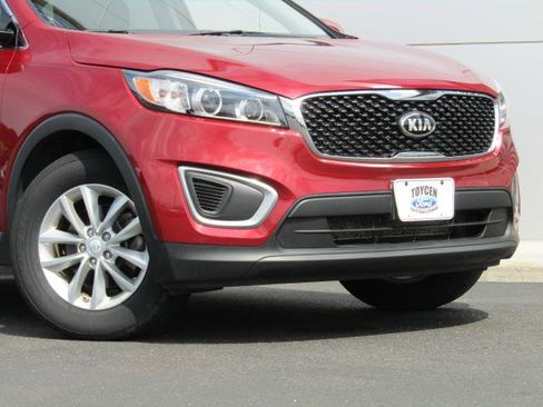 Used 2017 Kia Sorento AWD w/ LX Convenience Package image 6