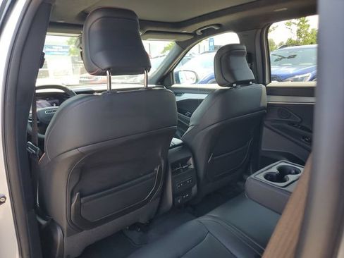 Used 2024 Jeep Wagoneer Launch Edition AWD/4WD image 13
