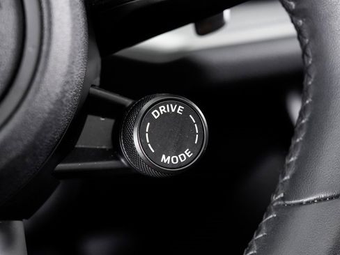 Used 2025 Porsche Cayenne image 16