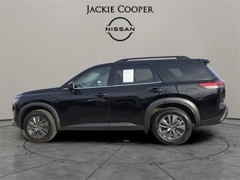 Certified 2024 Nissan Pathfinder SV image 2