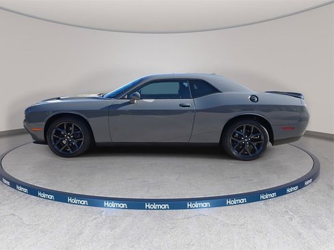 Used 2019 Dodge Challenger SXT w/ Blacktop Package image 7