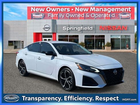 Used 2024 Nissan Altima 2.5 SR FWD image 1