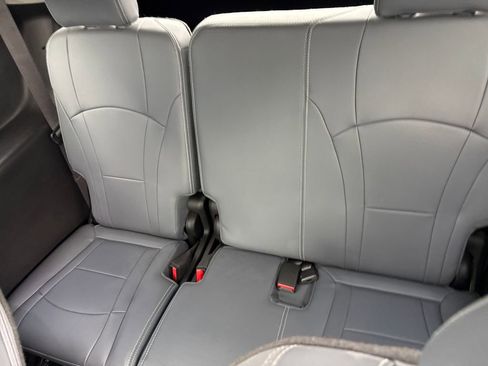 Used 2020 Buick Enclave Premium w/ Sun and Sites Package image 31