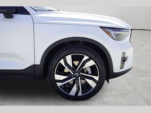 New 2026 Volvo XC40 B5 Ultra w/ Climate Package image 3