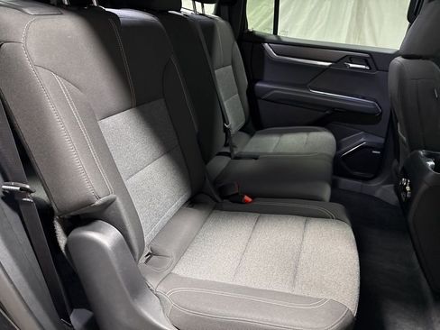 Used 2025 GMC Acadia Elevation image 12