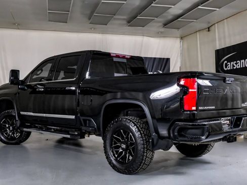 Used 2024 Chevrolet Silverado 2500 High Country w/ High Country Premium Package AWD/4WD image 10
