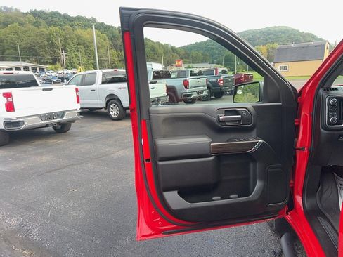 Used 2019 Chevrolet Silverado 1500 RST image 11