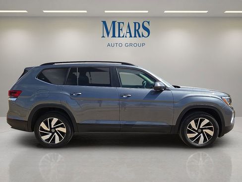 Used 2025 Volkswagen Atlas SE image 6