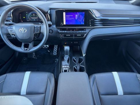 Used 2025 Toyota Camry SE image 29
