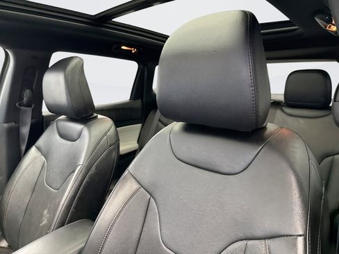 Used 2023 Jeep Compass Limited w/ Sun and Sound Group image 10