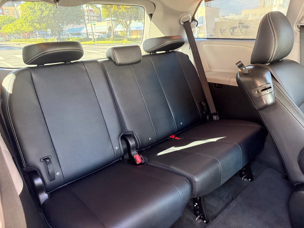 Used 2016 Toyota Sienna SE FWD image 12