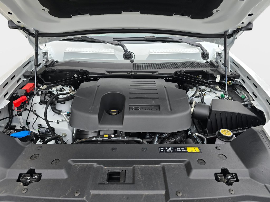 New 2026 Land Rover Defender 110 X-Dynamic SE AWD/4WD image 32