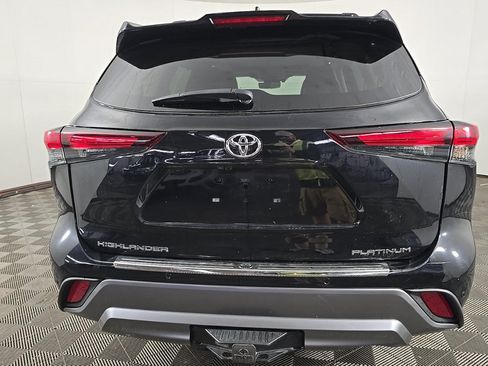 Used 2024 Toyota Highlander Platinum AWD/4WD image 5