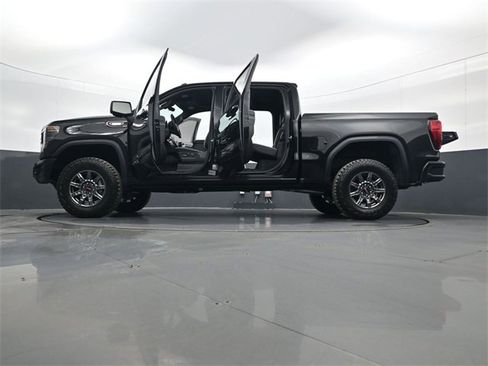 Used 2025 GMC Sierra 1500 AT4X image 34