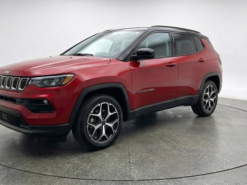 Used 2025 Jeep Compass Limited AWD/4WD image 3