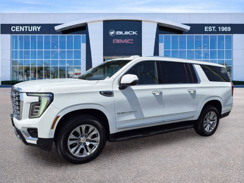 Used 2025 GMC Yukon XL Denali AWD/4WD image 8